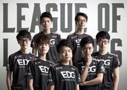 场表演中遭 场表演中遭