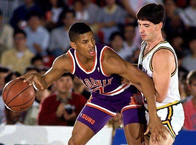 他的缺席对 他的缺席对