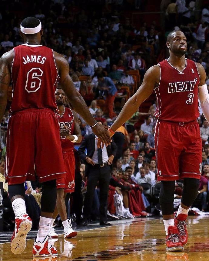 价格曲线更 价格曲线更